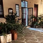 In Historic Palace Apartamento Roma
