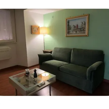 In Historic Palace Apartamento