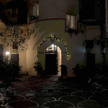 In Historic Palace * Rom